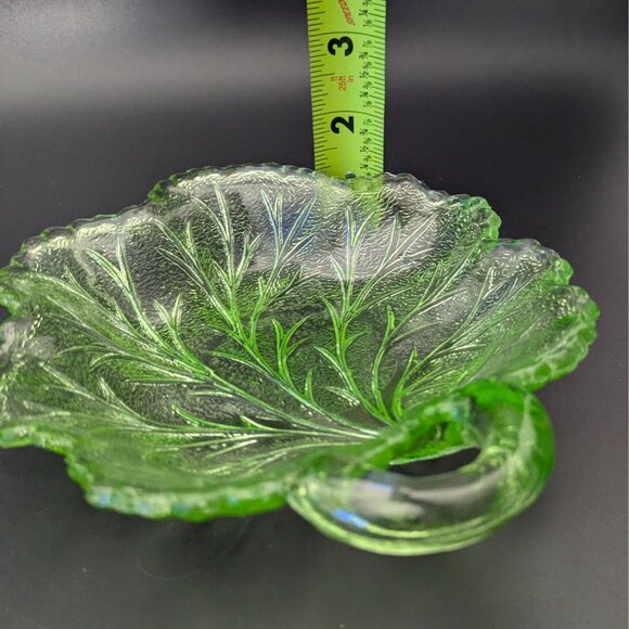 Indiana Glass Green Glass Embossed Leaf Bowl Candy Nut Trinket Dish Vintage - Picture 9 of 9